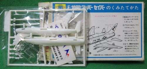 **MODEL KIT**F-100D SUPER SABRE**1/144**LENGTH +-110MM**